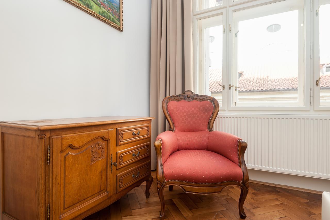 Old Town Apartment *
