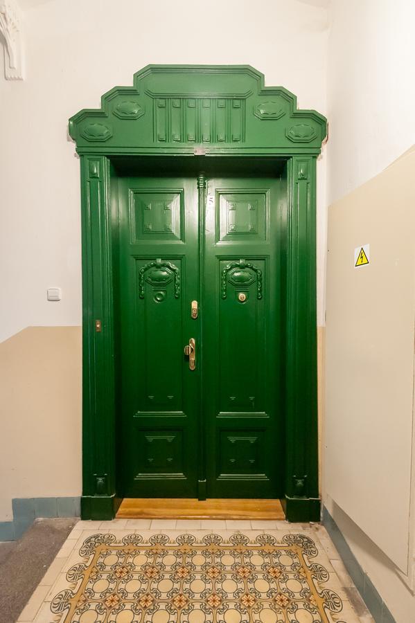 Old Town Apartment *