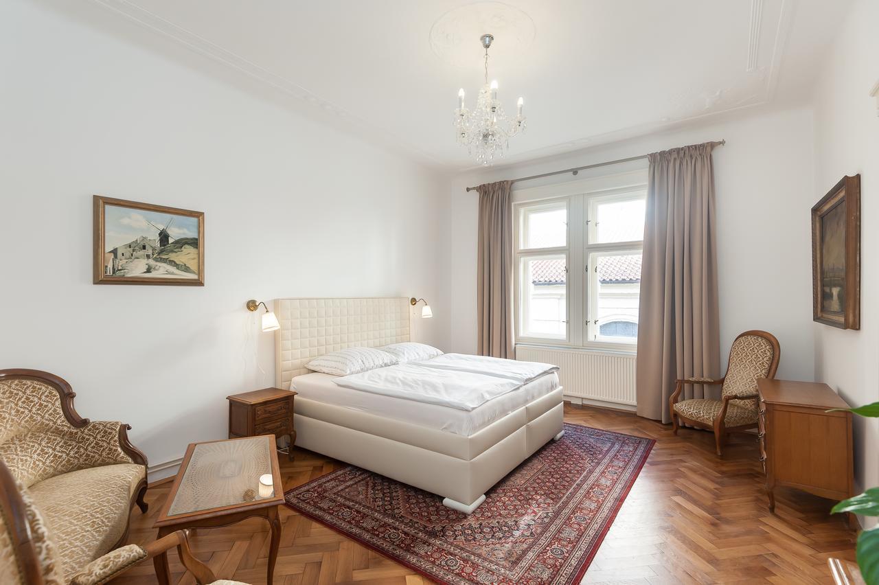 Old Town Apartment *