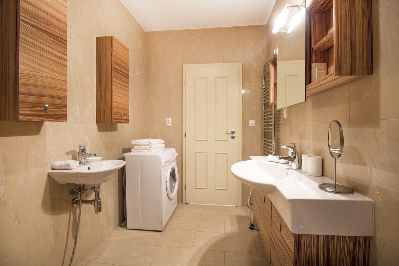 Luxurious Near Castle Apartment