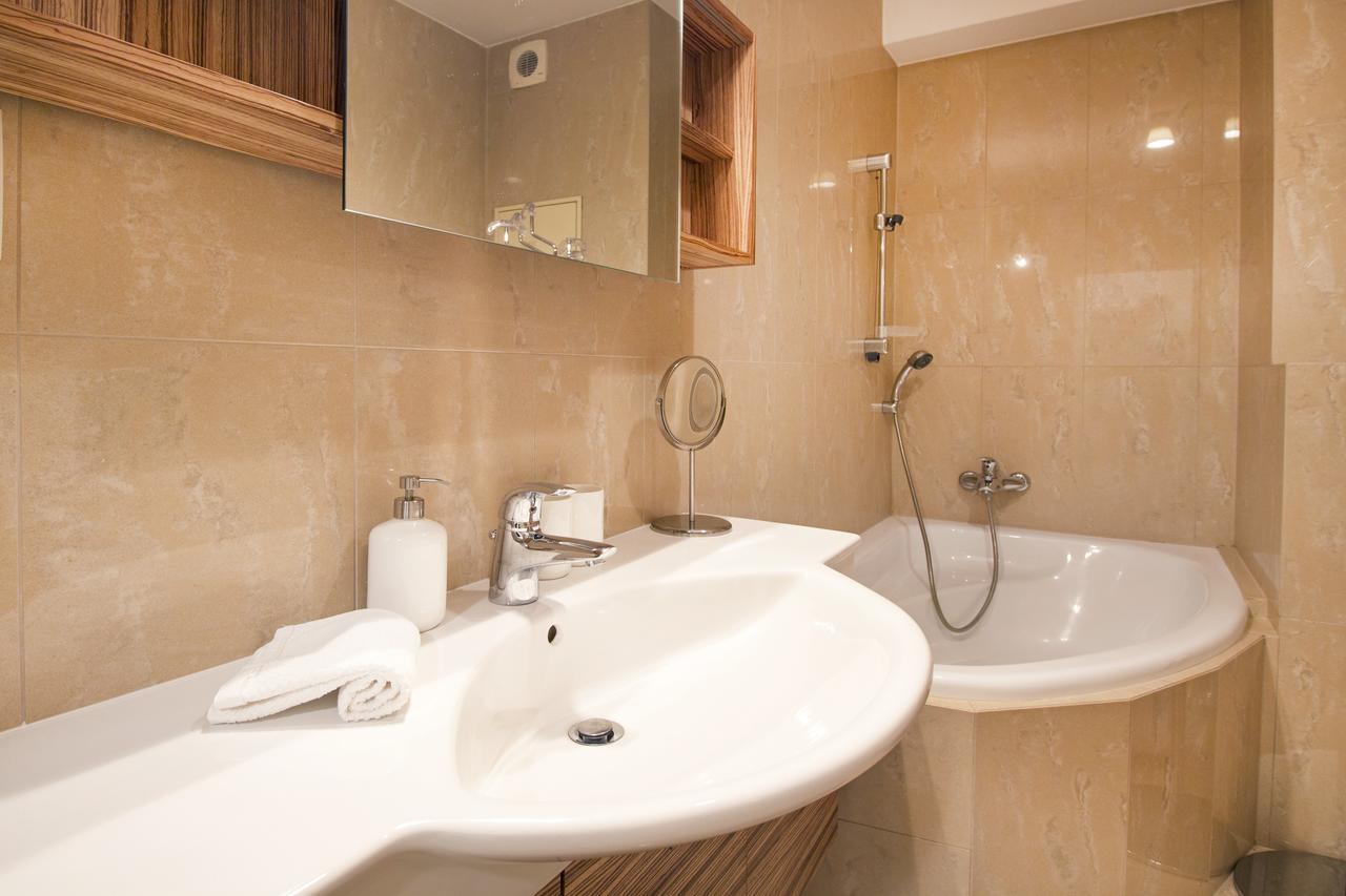 Luxurious Near Castle *