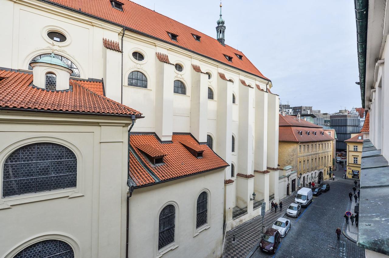 Old Town Apartment *