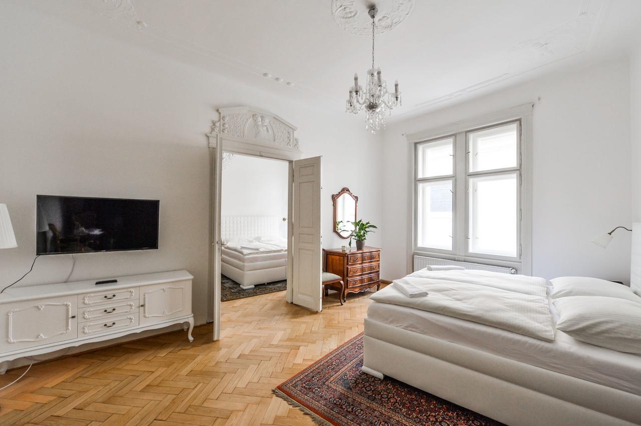 Old Town Apartment *