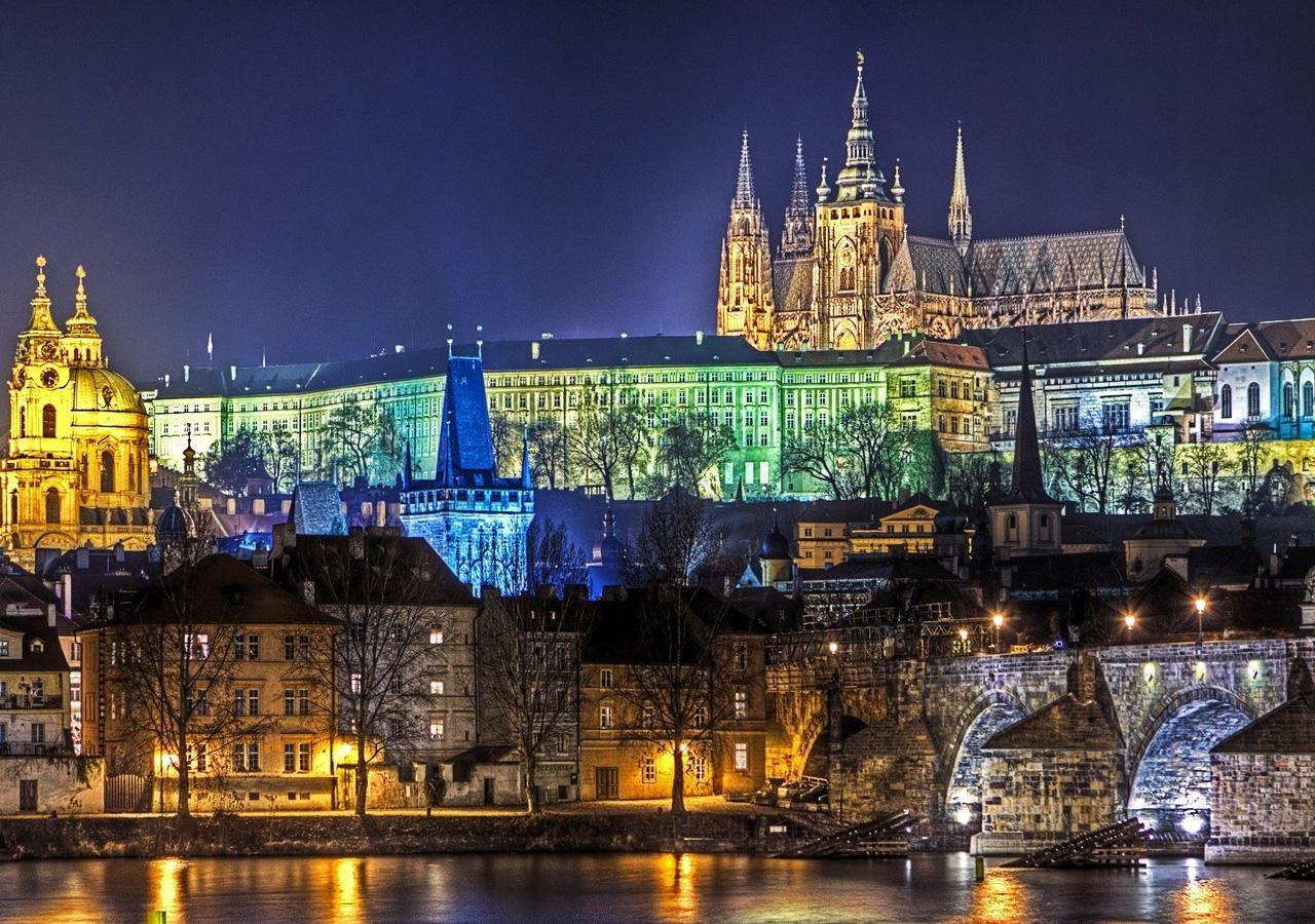 Design Next To Louis Vuitton Building Lejlighed Prag