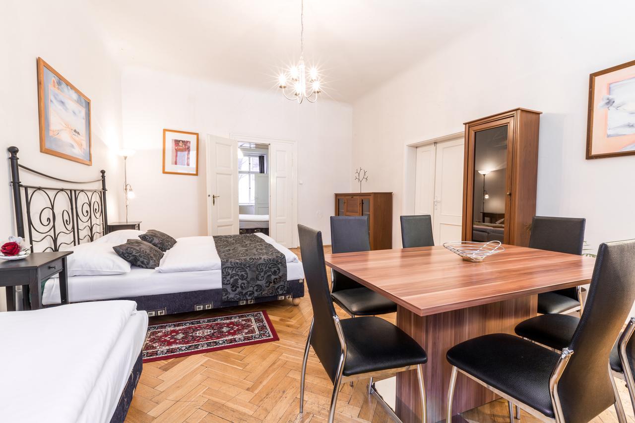 Stepanska Apartment