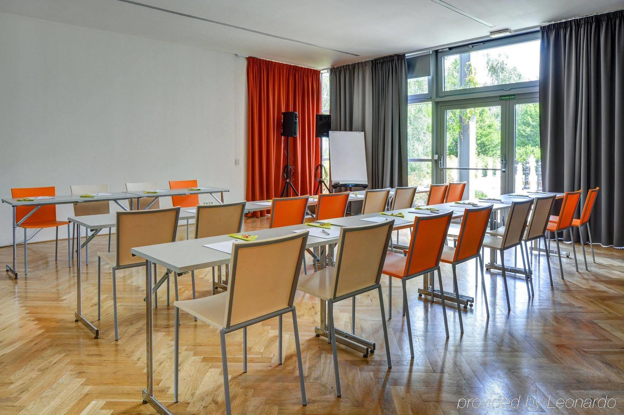 Holiday Airport By Ihg Prag