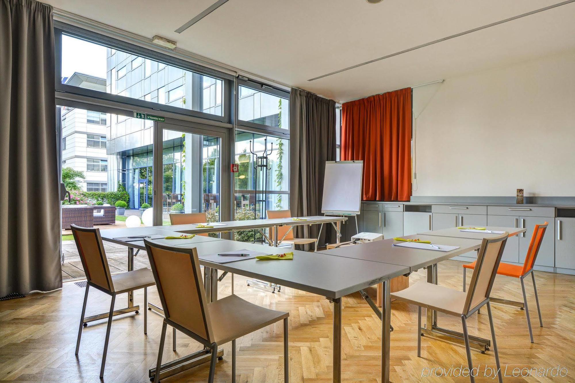 Holiday Airport By Ihg Prag