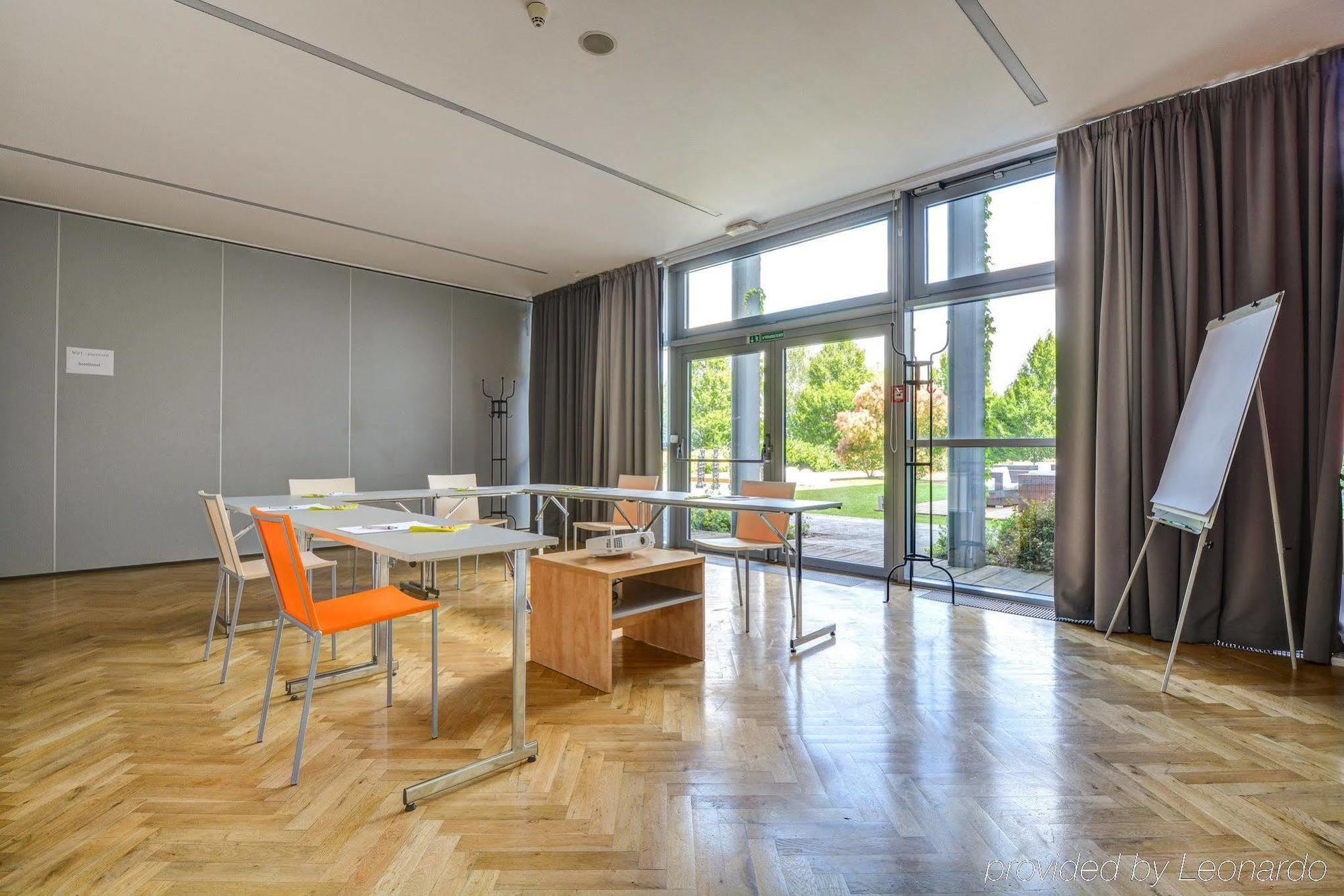 Holiday Airport By Ihg 4* Prag