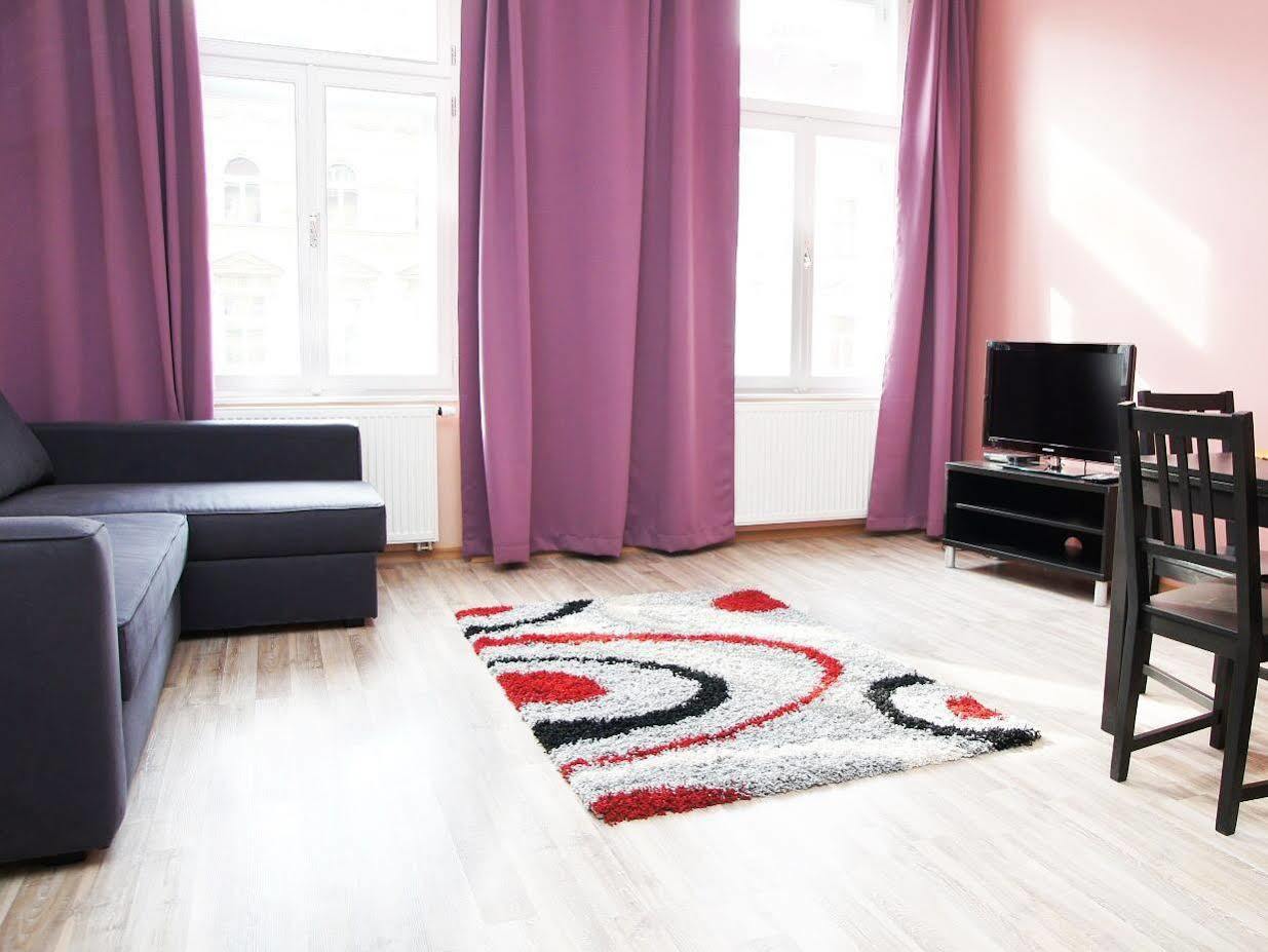 Royal Court Legerova Hotel