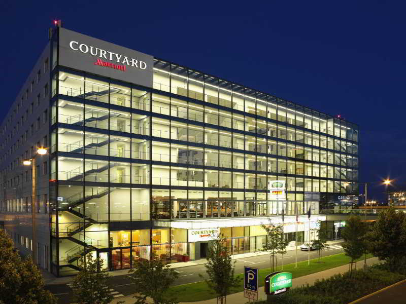 Courtyard By Marriott Airport Hotell