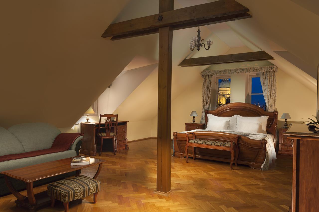 Boutique Constans 4*