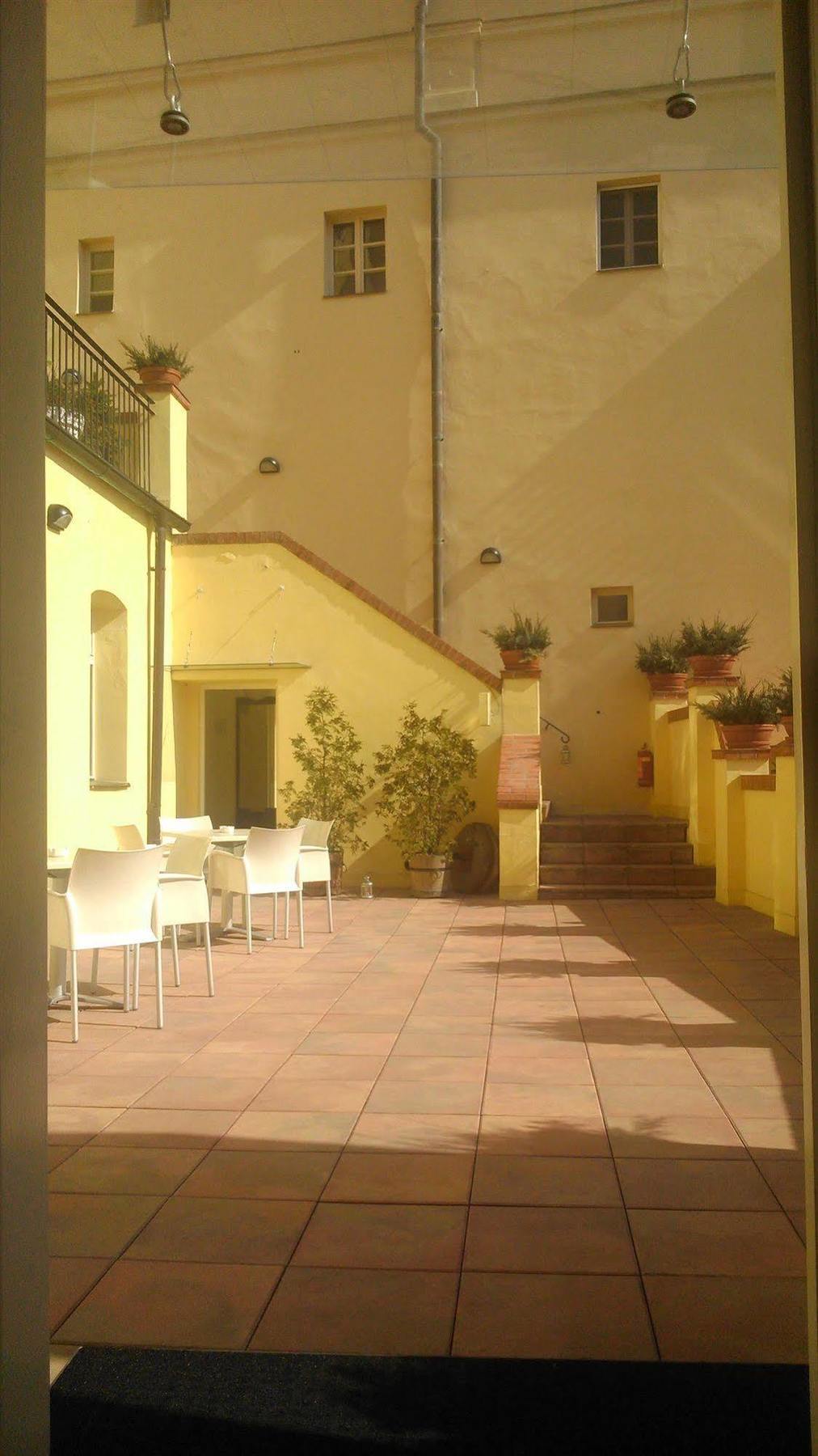 Domus Henrici 4*