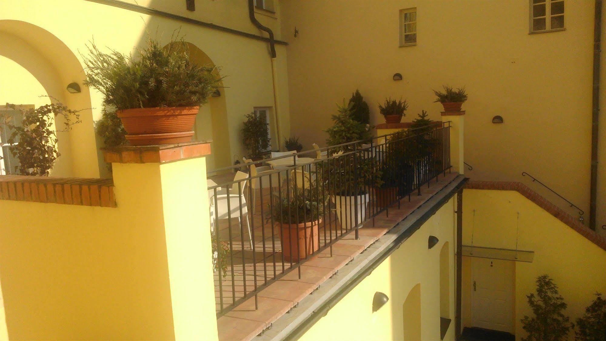 Domus Henrici 4*