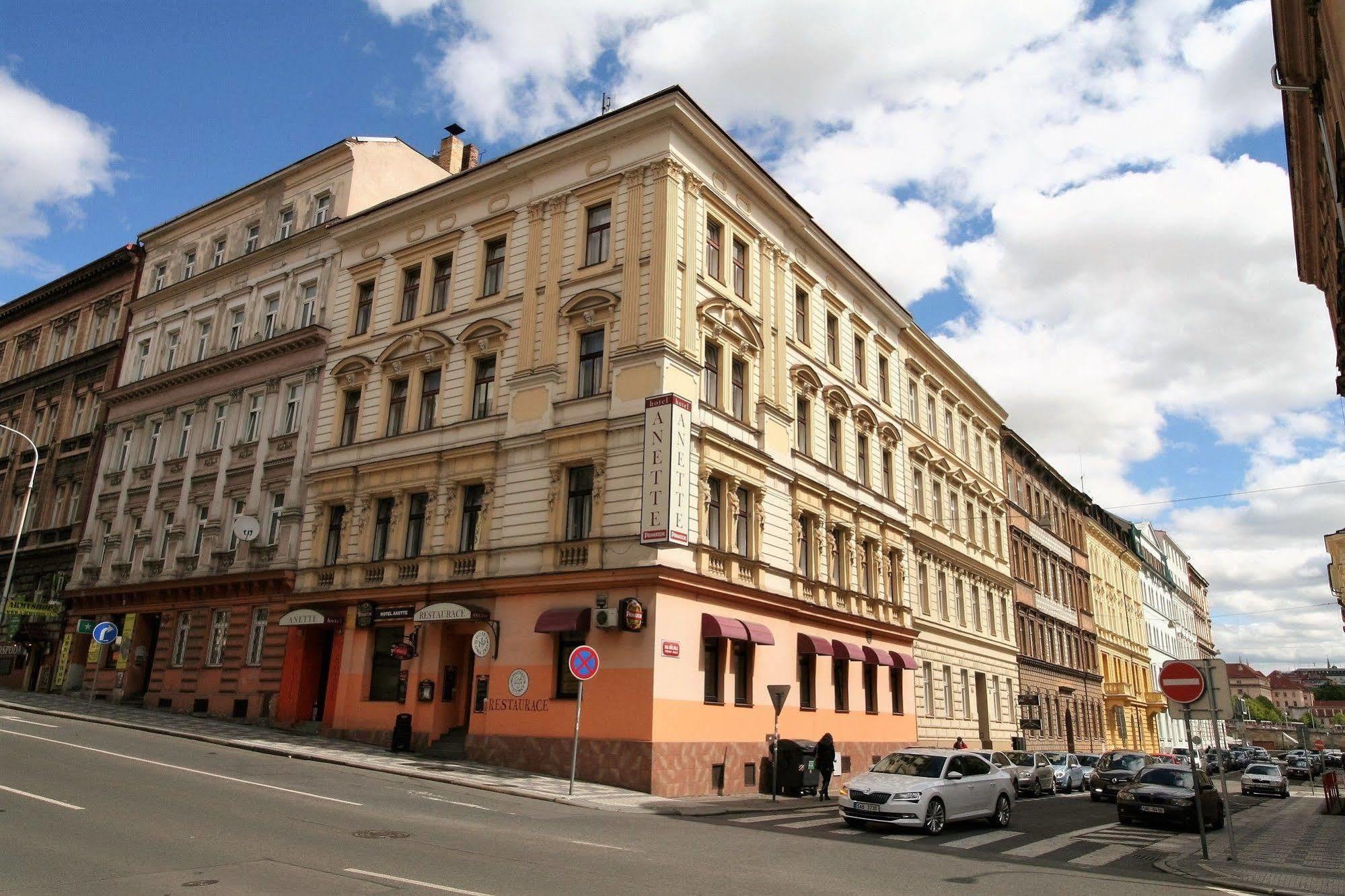 Hotel Anette 3*