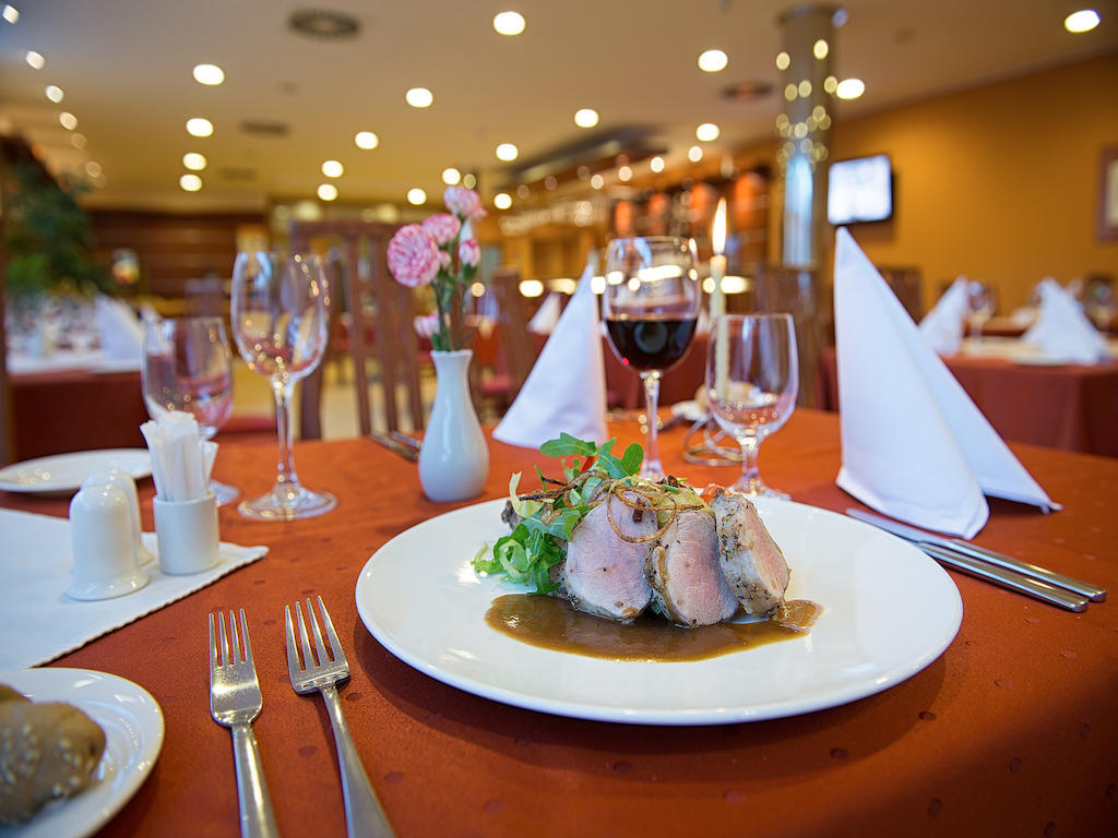 Hotel Ramada Airport 4*