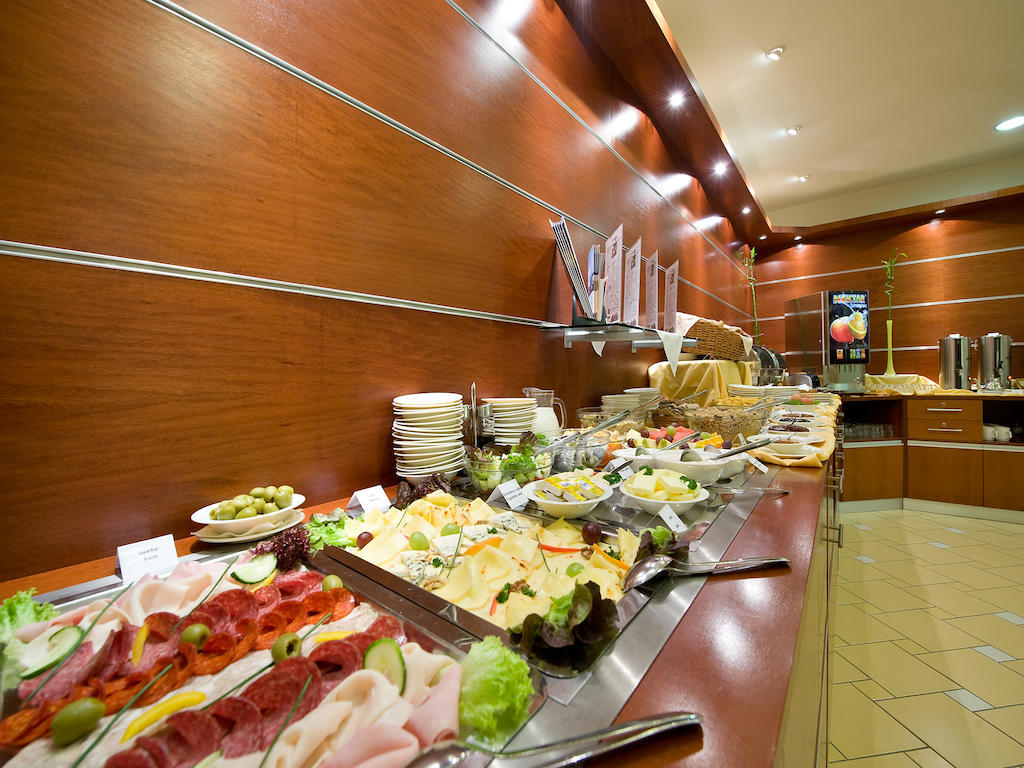 Hotel Ramada Airport 4*
