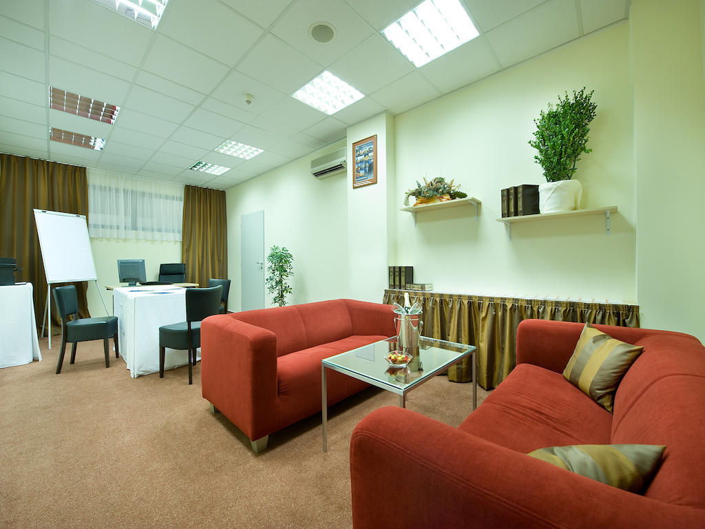 Ramada Airport 4* Prague