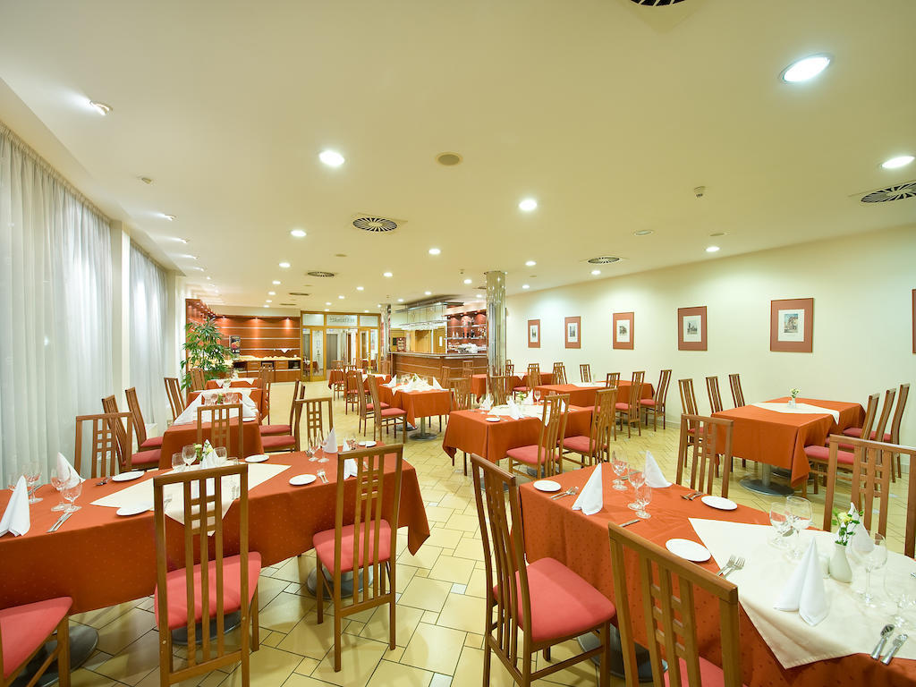 Ramada Airport Hotel Prague