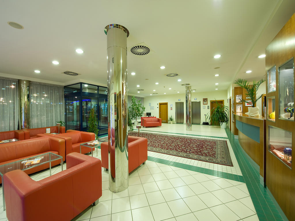 Ramada Airport 4* Prague