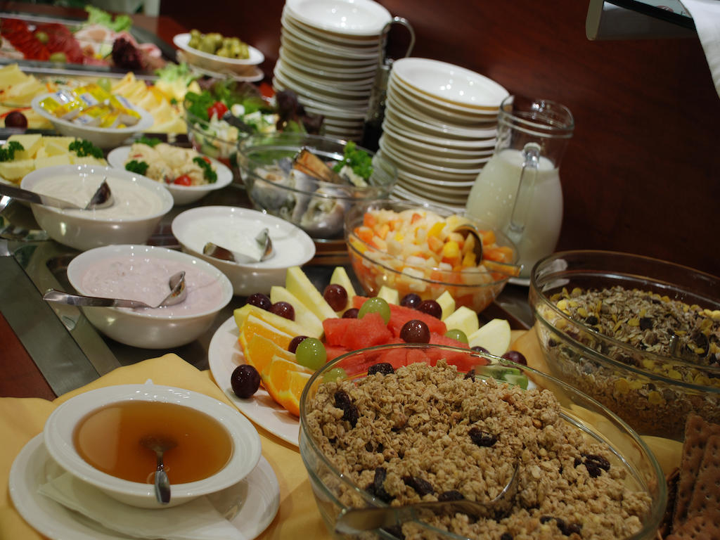 Ramada Airport Hotel 4*