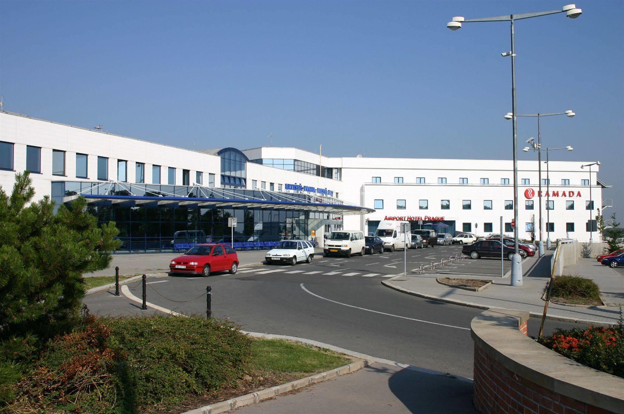 Hotel Ramada Airport 4*