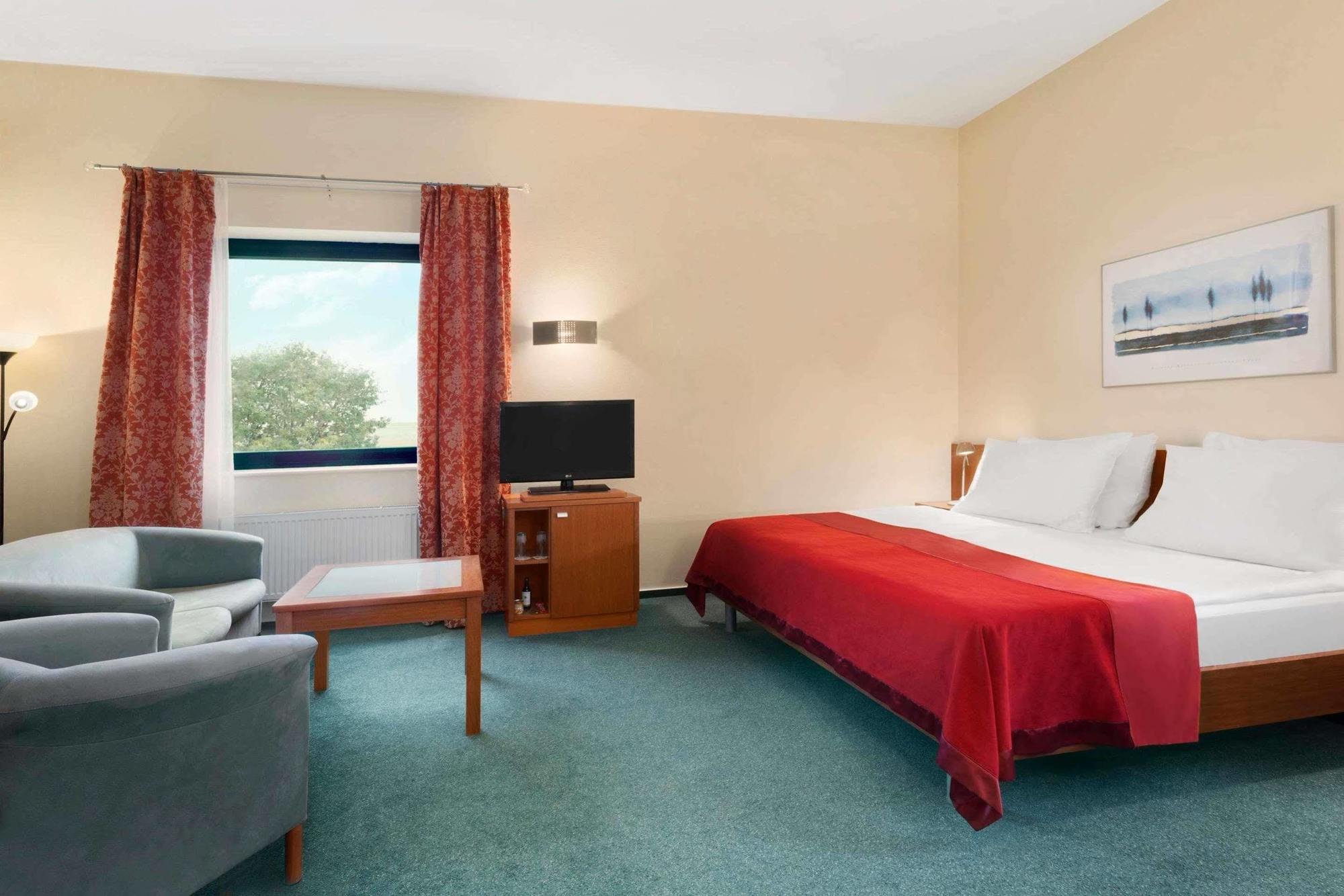 Ramada Airport 4*