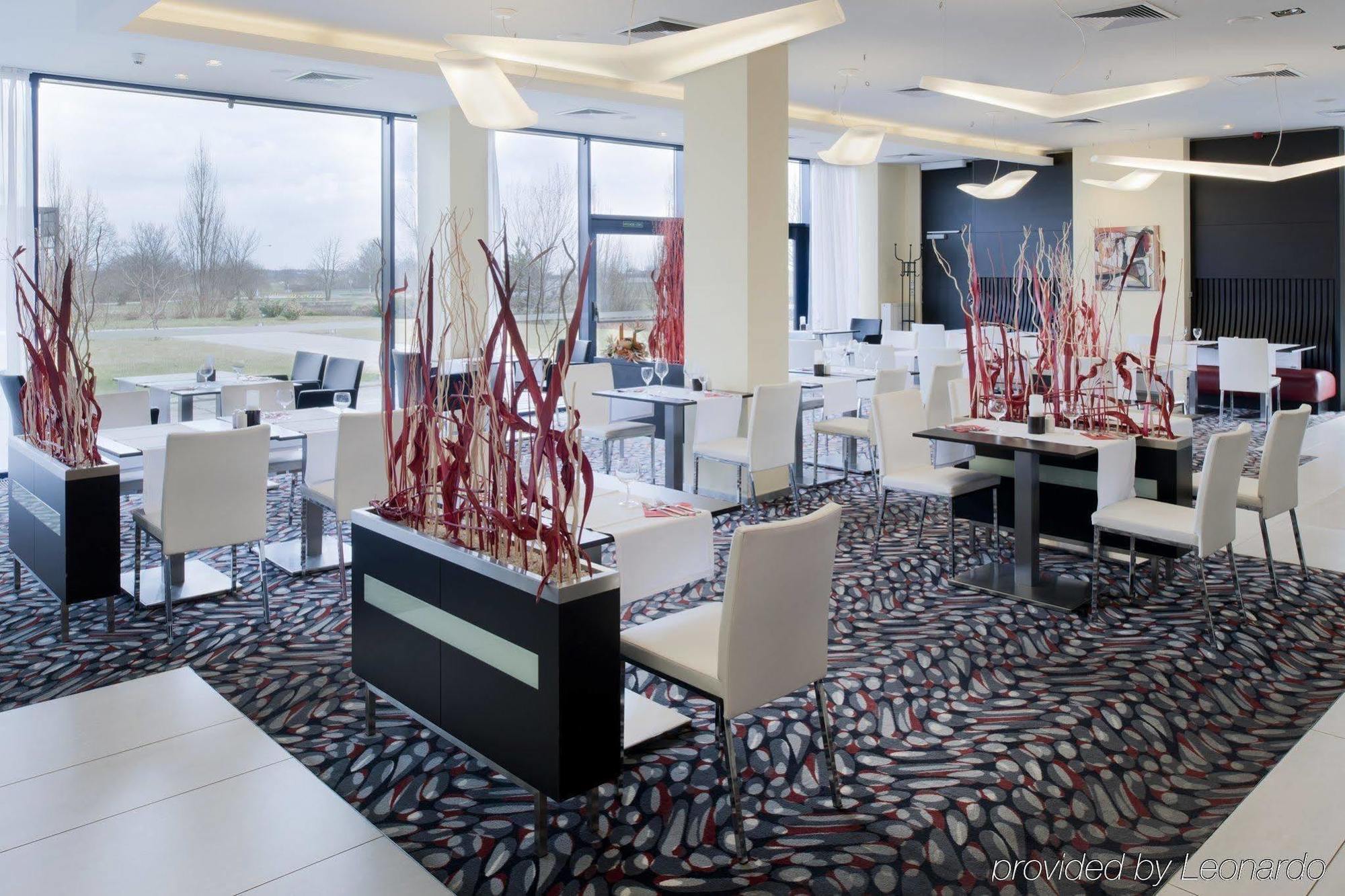 Holiday Airport By Ihg Hotell Prag