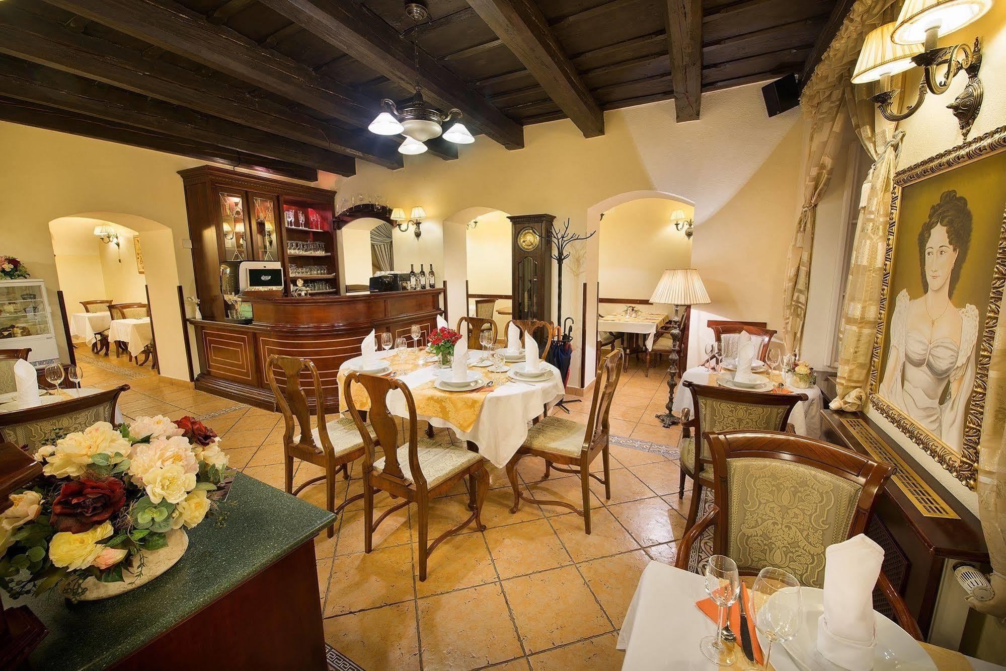 Boutique Constans 4*