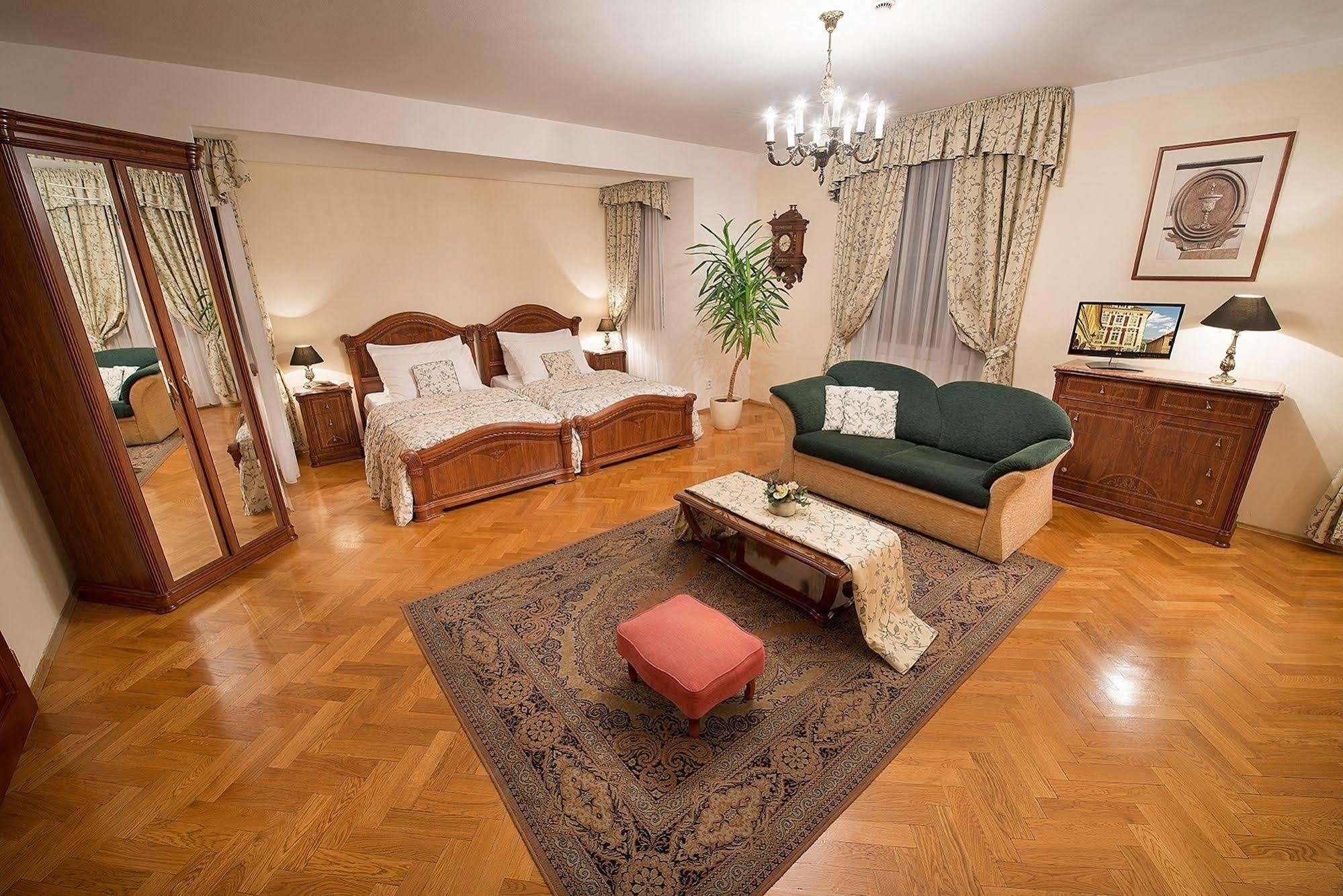 Boutique Constans 4*