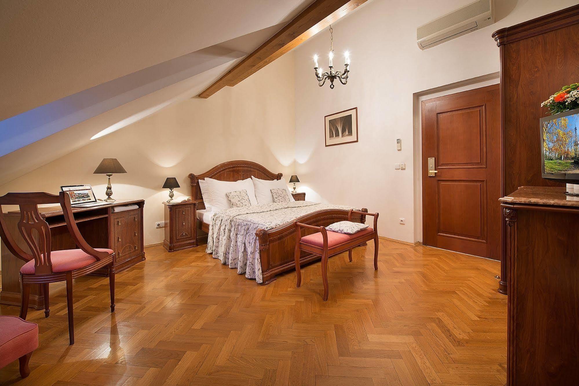 Boutique Constans 4* Prag