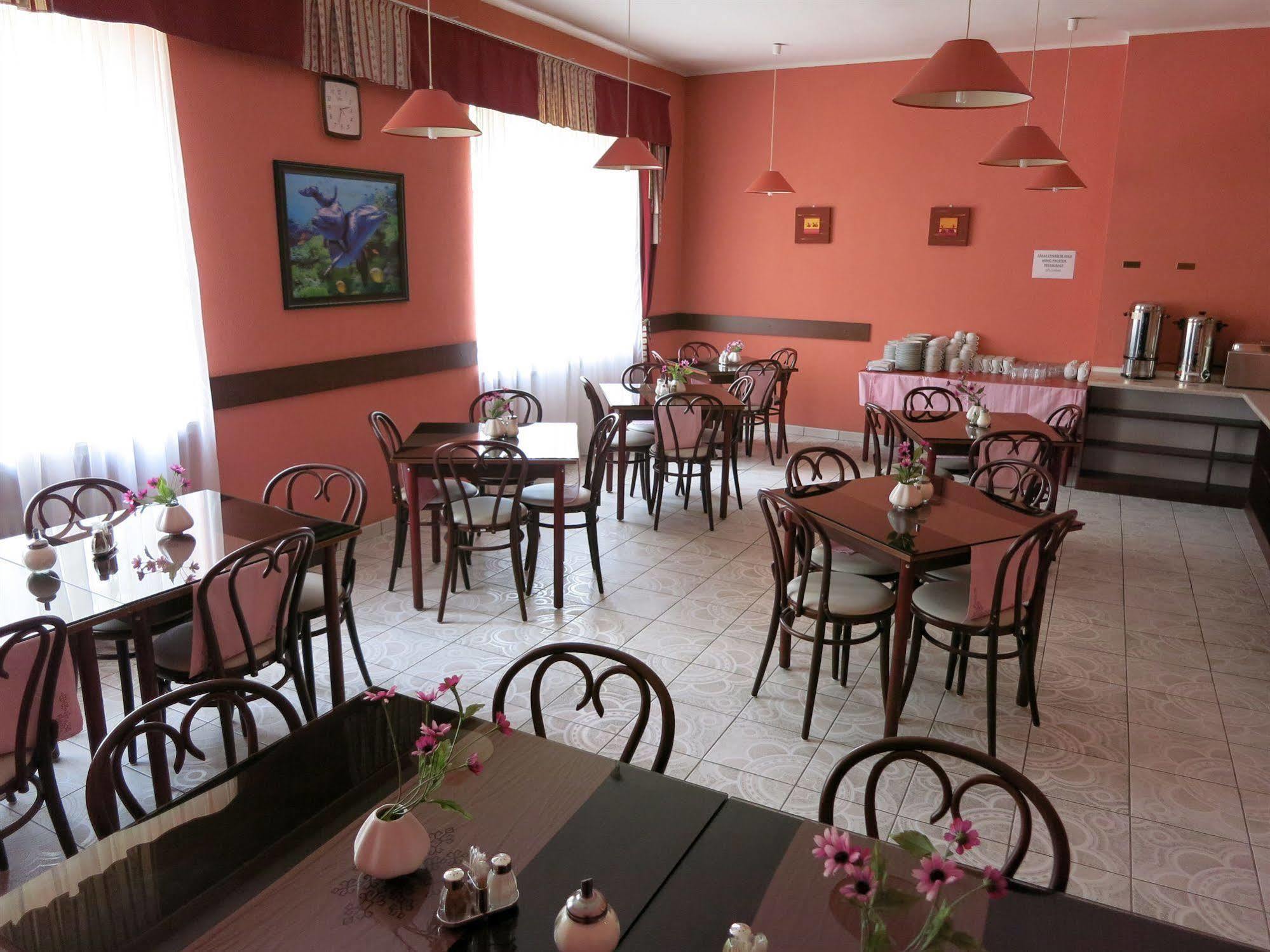 Mira Hotell