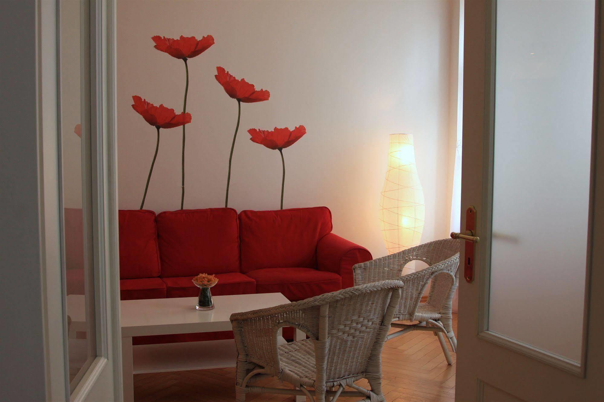 Leo Old Town Apartment