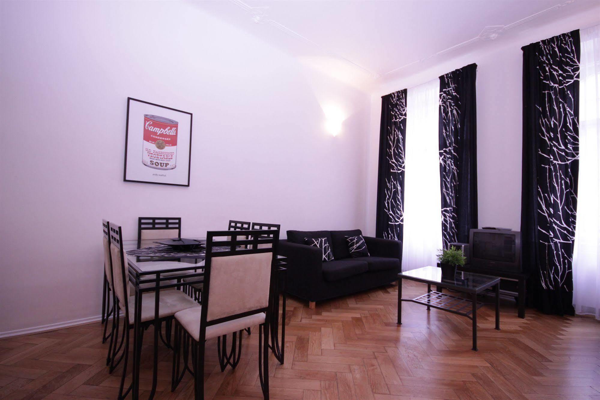Leo Old Town Apartment