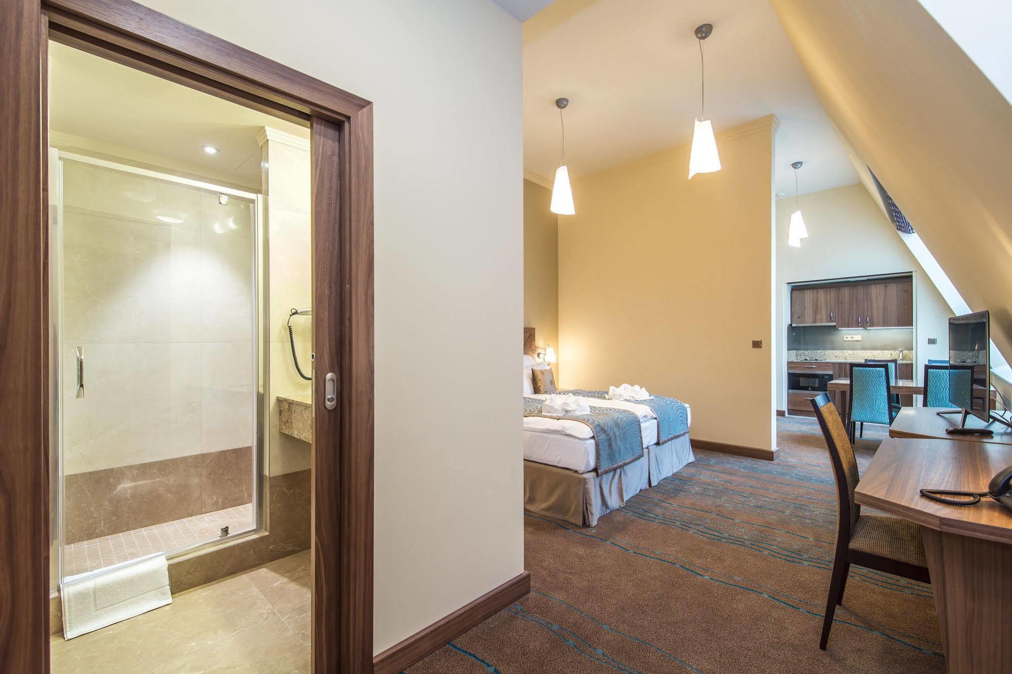 Merchants Crown Suites And Spa Hotel Prag