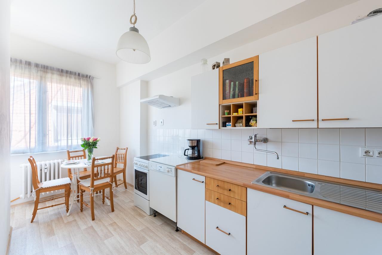 Piano Apartment *
