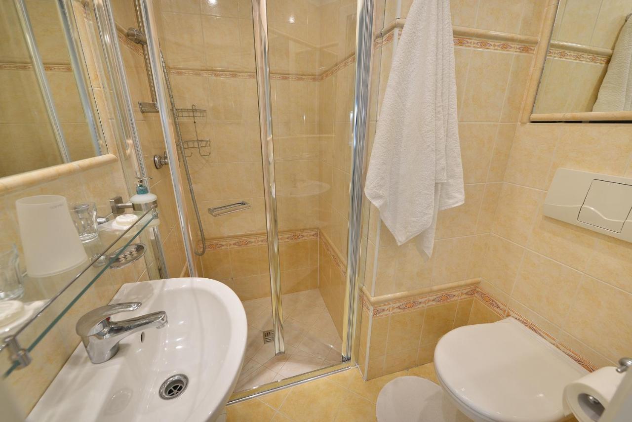 A. V. Lägenhetshotell Prag