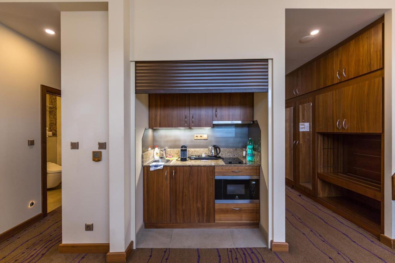 Merchants Crown Suites And Spa Hotel