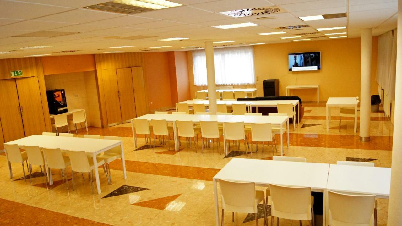 Hostel Km House Cerny Most Prag
