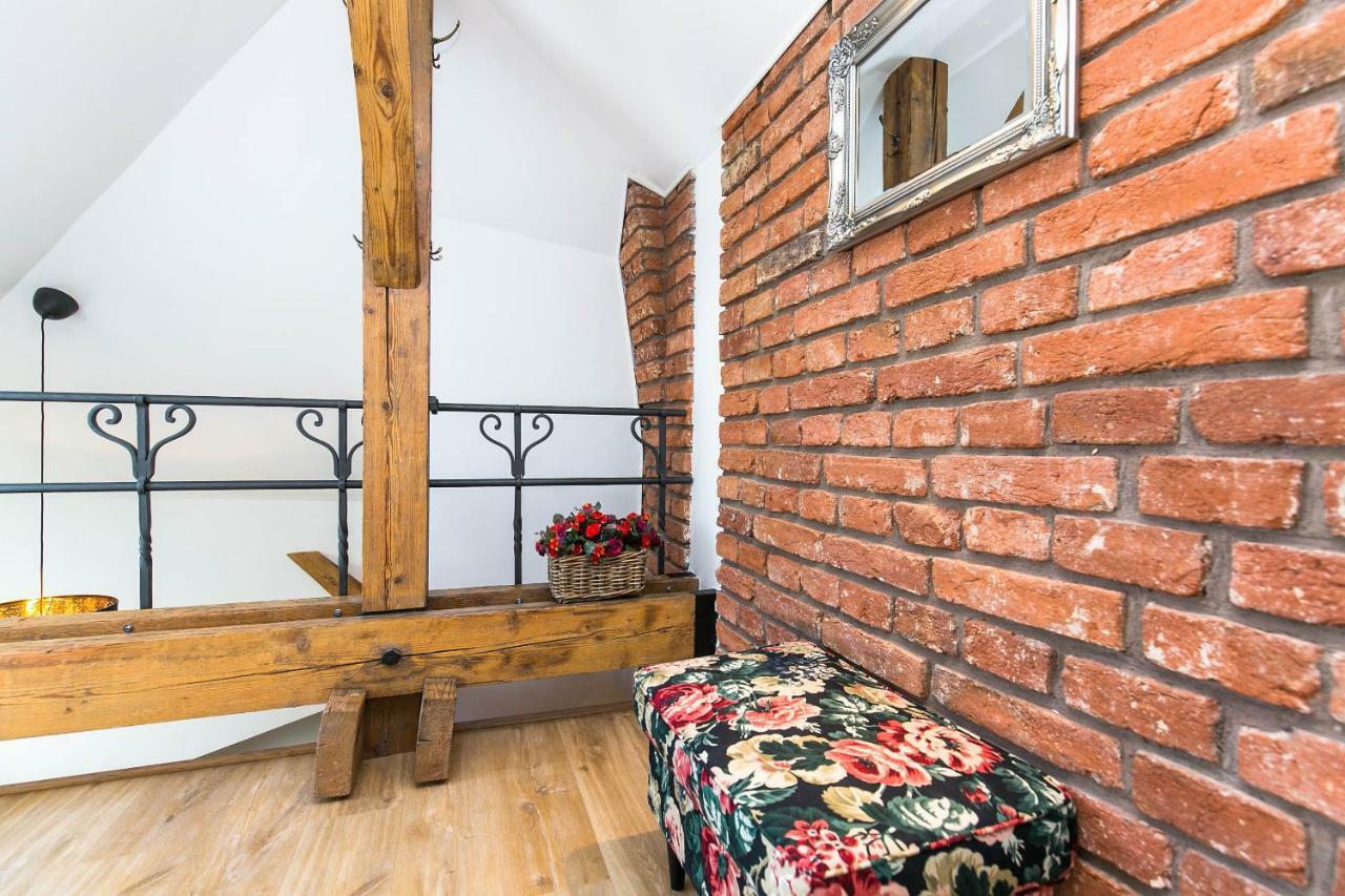 The Old Town Square & Parizska Apartment *