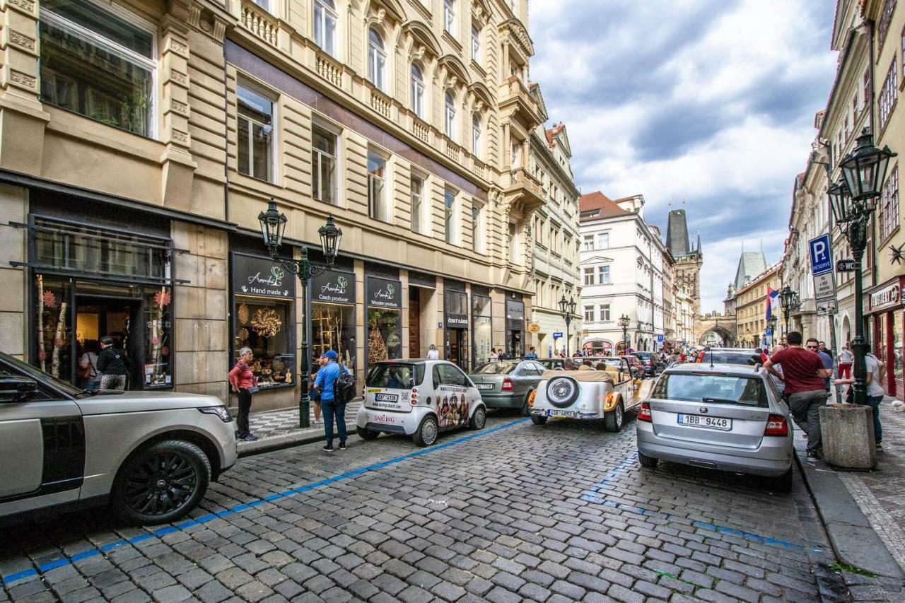 Unique Charles Bridge 2bdr Apartment. Prag
