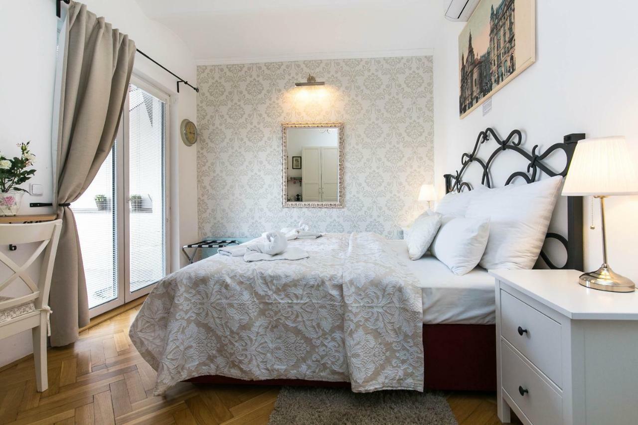 Apartment The Old Town Square & Parizska