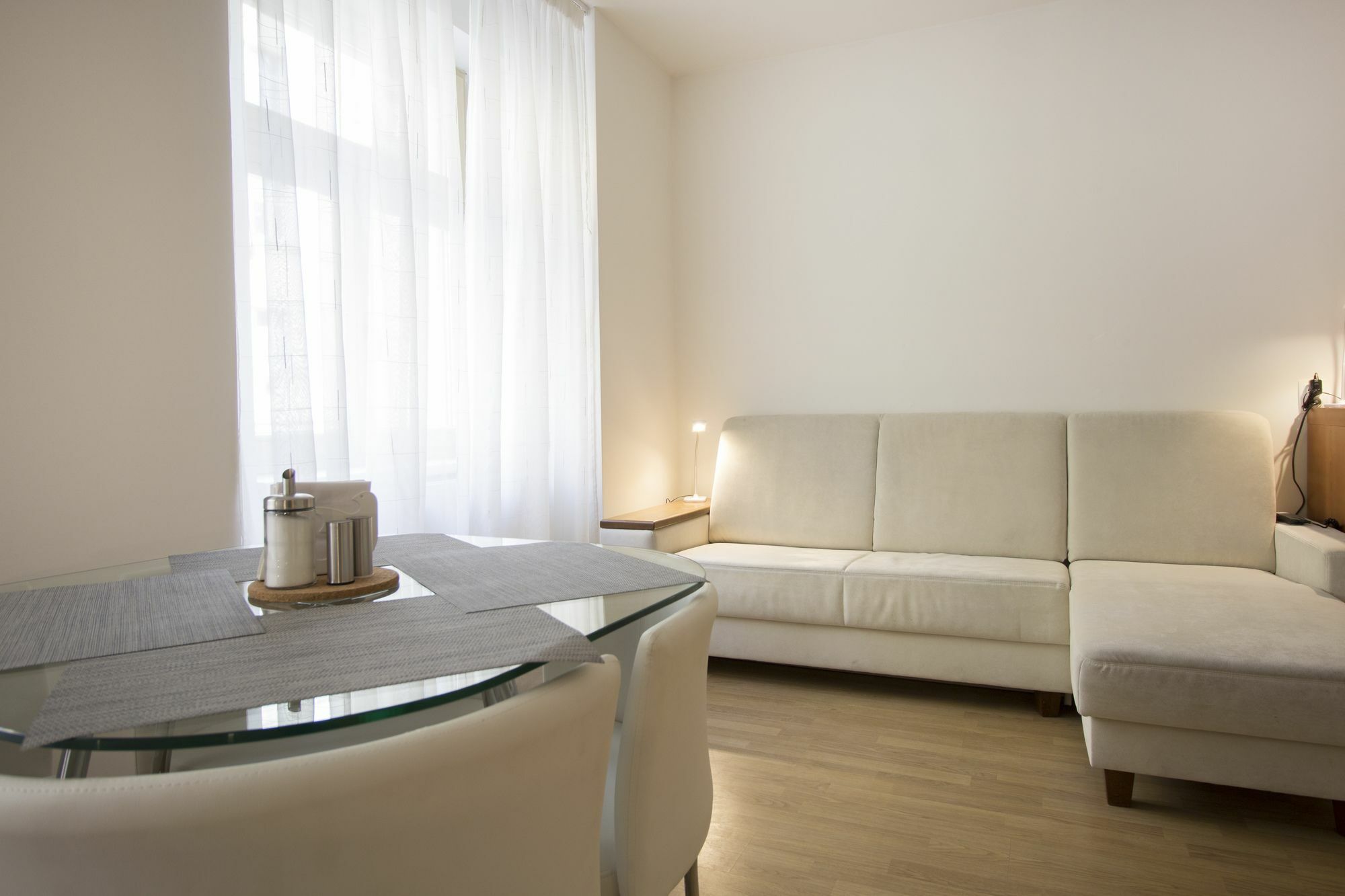 Luxurious Near Castle *
