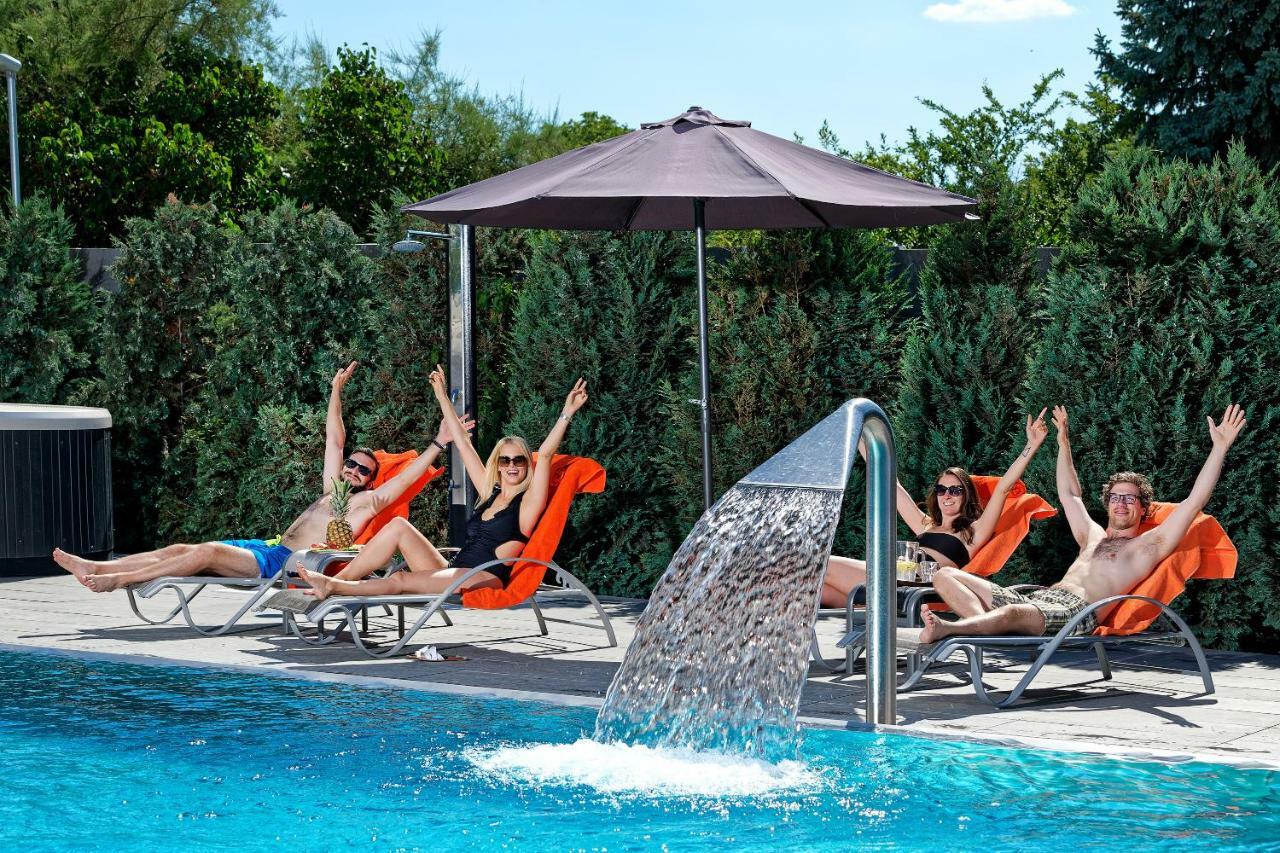 Aura Design & Garden Pool Hotell 3*