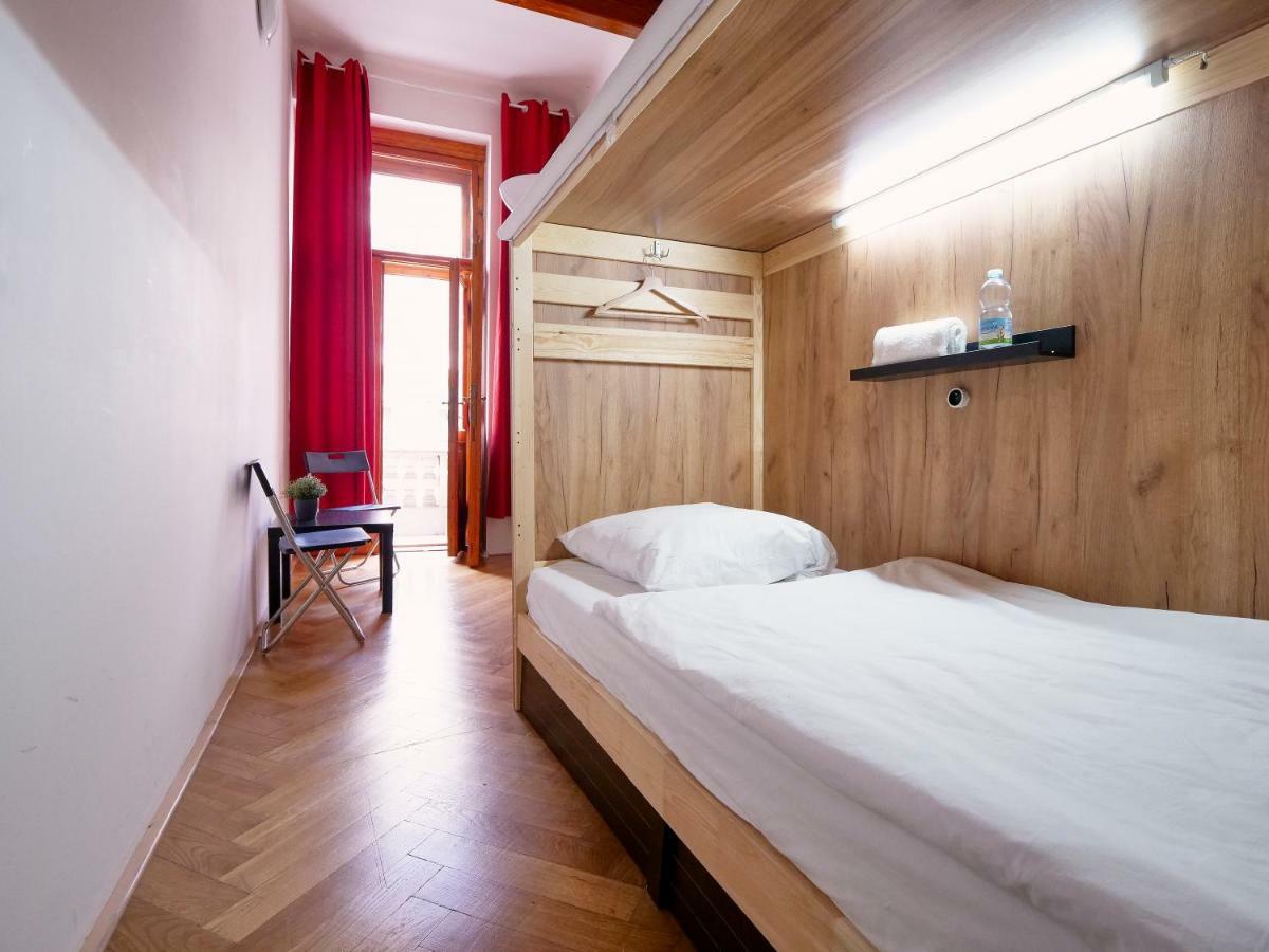 Capsule Hostel