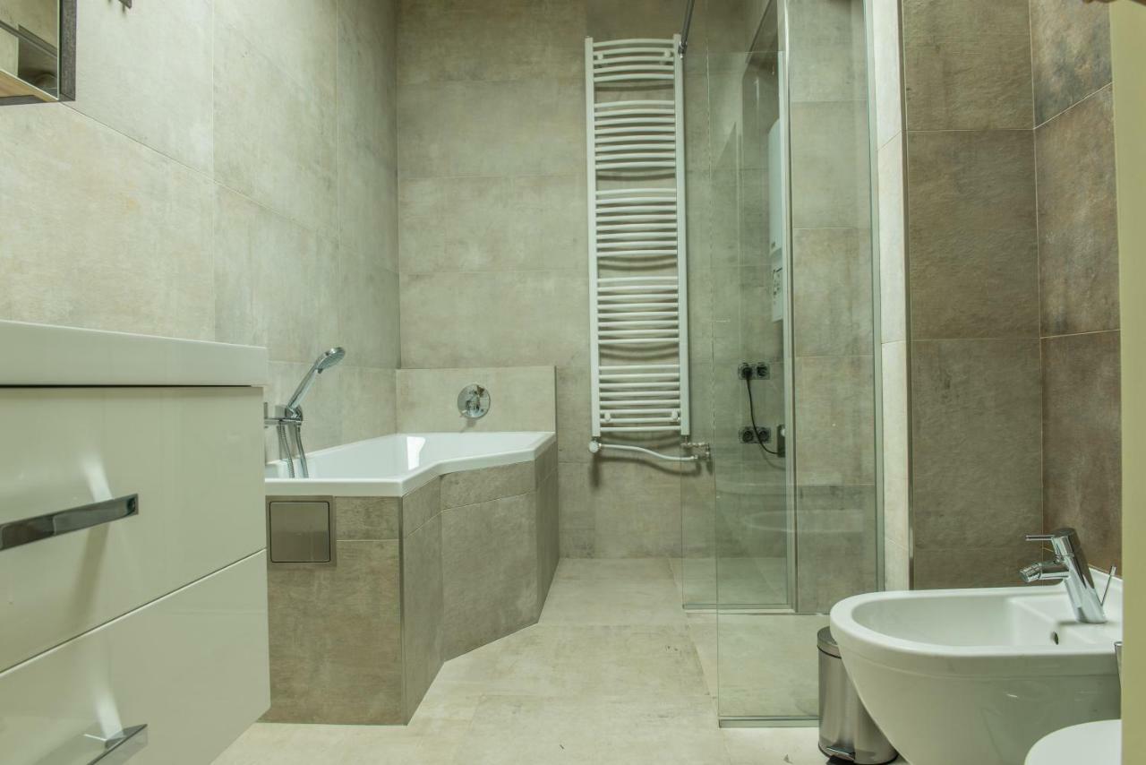 Exclusive 3 Bedroom Top-notch Flat, Great Location