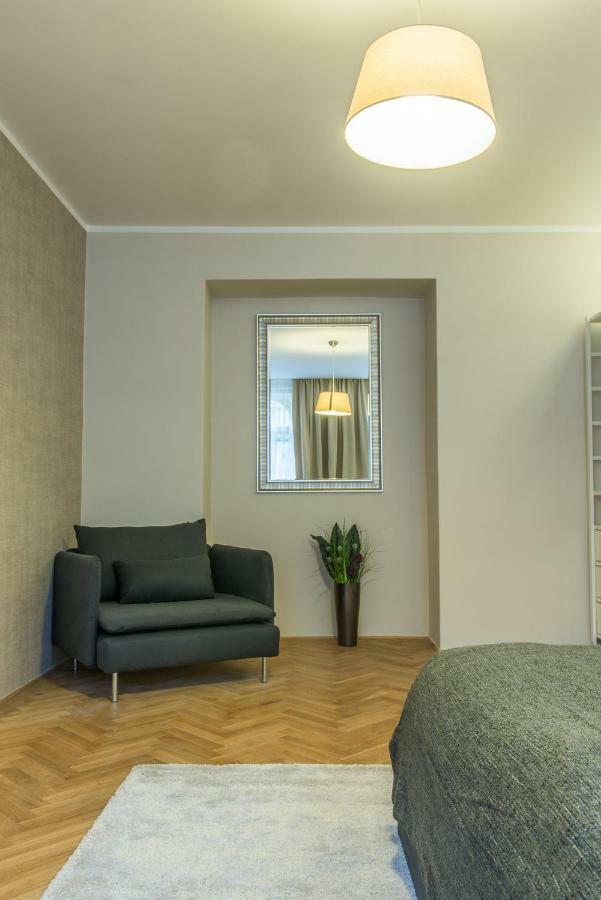 Exclusive 3 Bedroom Top-notch Flat, Great Location *