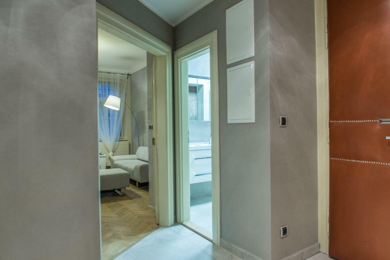 Exclusive 3 Bedroom Top-notch Flat, Great Location *