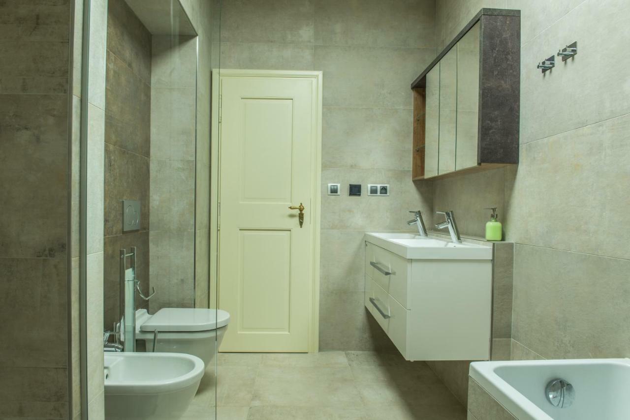 Exclusive 3 Bedroom Top-notch Flat, Great Location Apartment