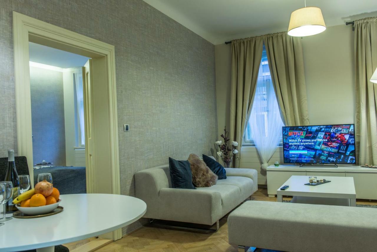 Apartment Exclusive 3 Bedroom Top-notch Flat, Great Location *