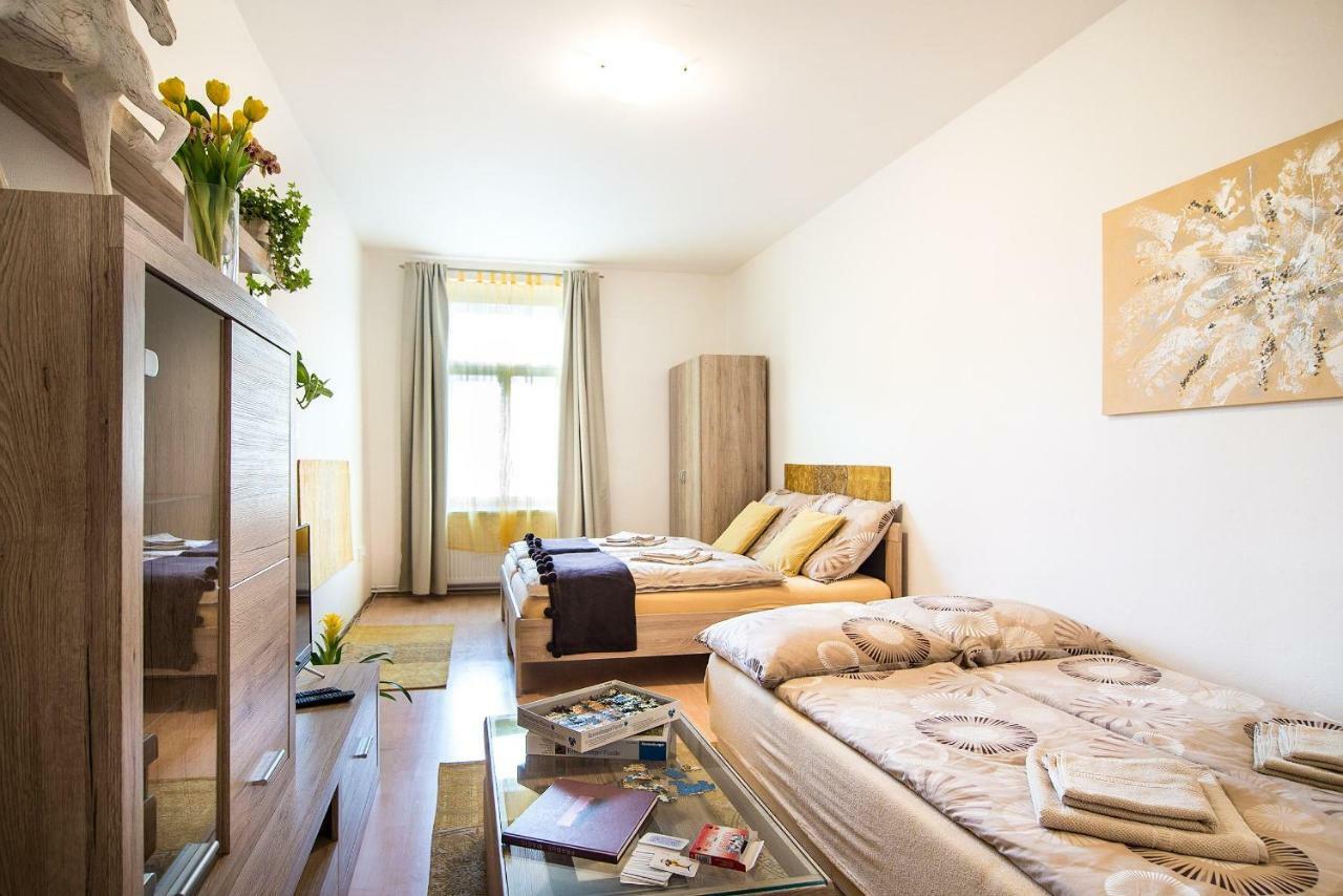 Apartment Cozy With Terrace Near Castle Prag